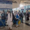 Petugas Bandara Jeddah Temukan 100 Slop Rokok dalam Koper Jemaah Haji Indonesia
