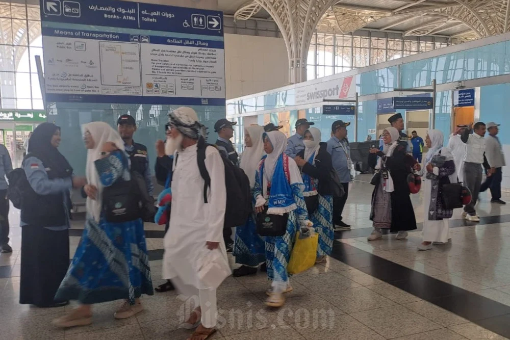 Petugas Bandara Jeddah Temukan 100 Slop Rokok dalam Koper Jemaah Haji Indonesia