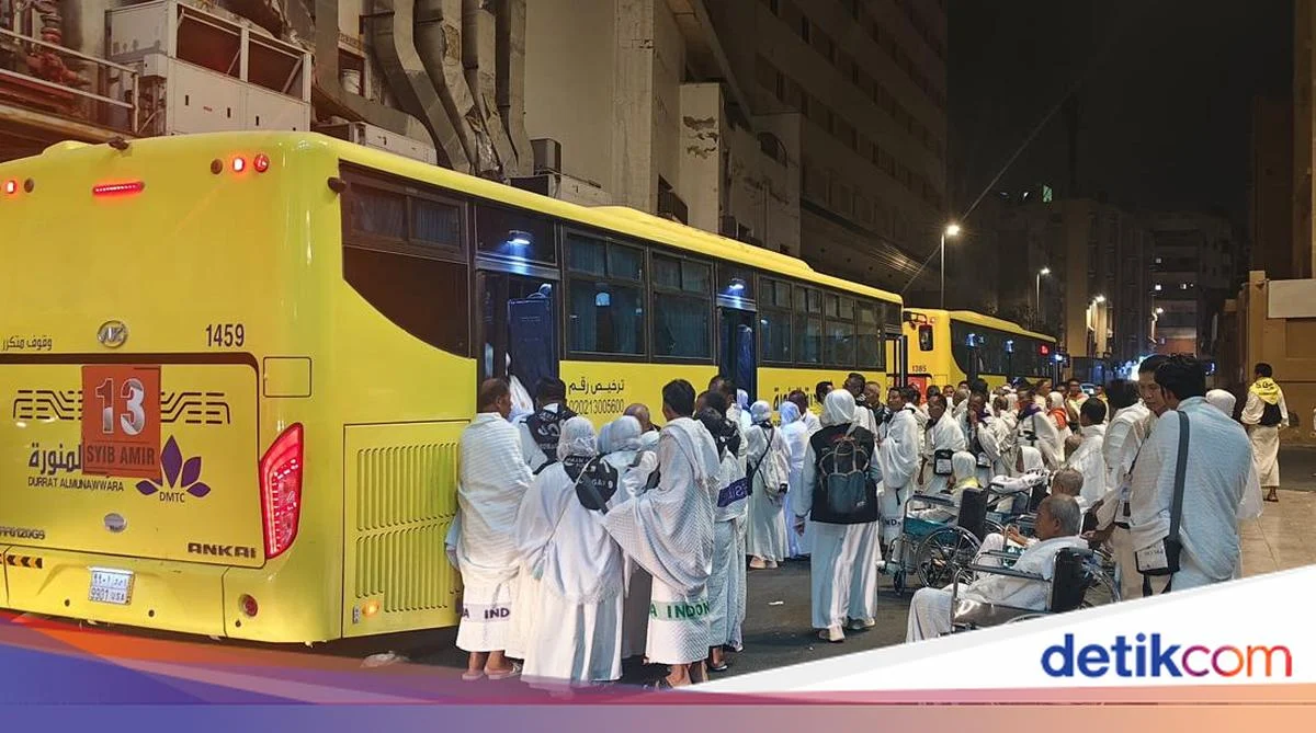 Petugas Bus Shalawat di Makkah: Siaga 24 Jam untuk Jemaah Haji