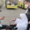 Petugas Layanan Umum Terlatih Menyambut Jemaah Difabel dengan Baik
