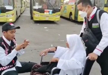Petugas Layanan Umum Terlatih Menyambut Jemaah Difabel dengan Baik