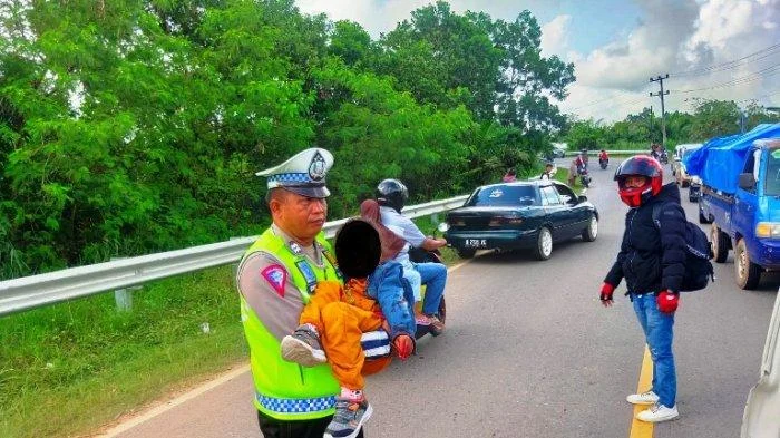 Polantas Lampung Menyelamatkan Balita Hanyut dengan Aksi Heroik