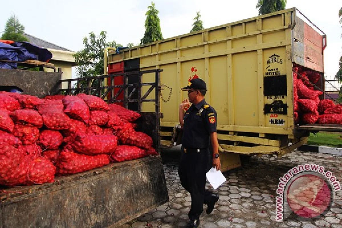 Polisi Bongkar Impor Bawang Ilegal dari Malaysia Senilai Rp24,9 Miliar