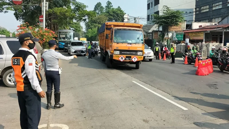 Pos Jaga Satpas SIM Daan Mogot Terbakar, Dampaknya pada Masyarakat