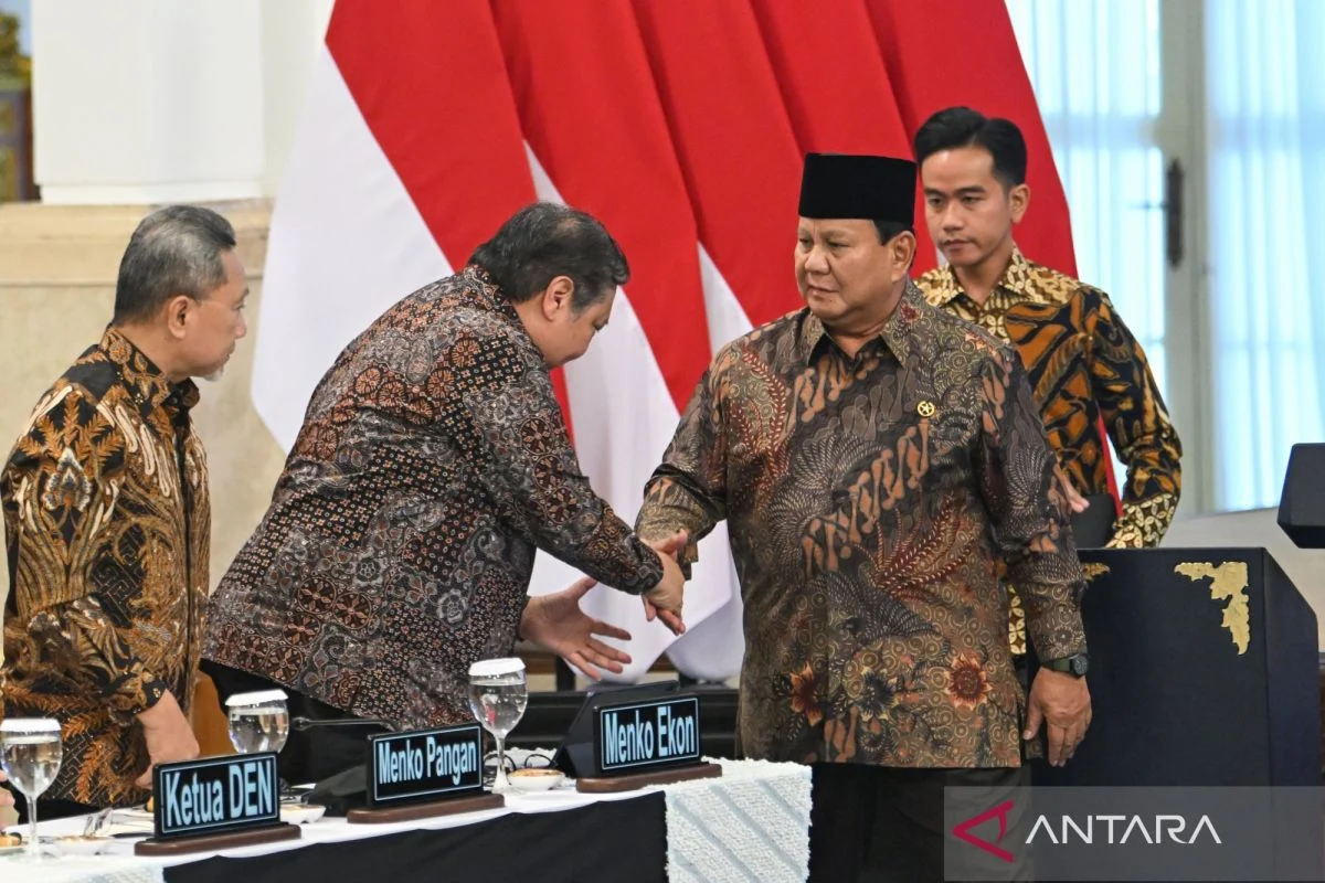 Prabowo Minta Saran untuk Menghindari Krisis dari Tokoh Ekonomi