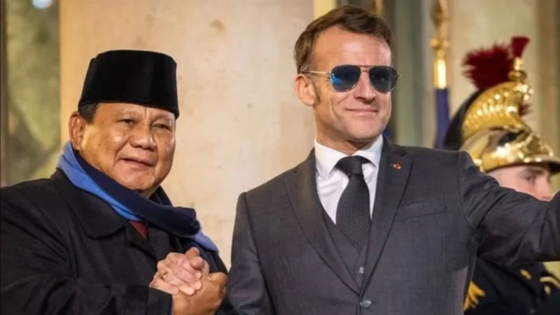Prabowo Subianto Berfoto Bersama Pengawalnya di Prancis Sebelum Kembali ke Jakarta