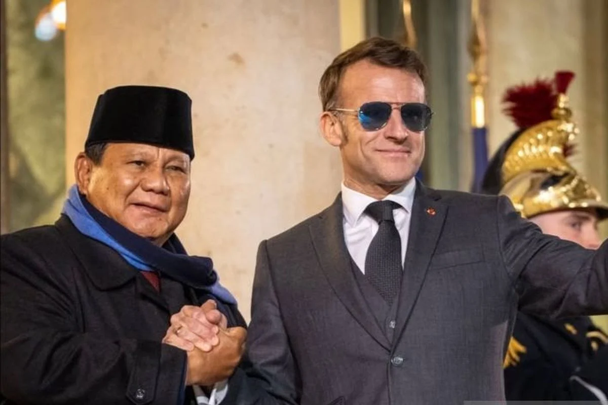 Prabowo Subianto Berfoto Bersama Pengawalnya di Prancis Sebelum Kembali ke Jakarta