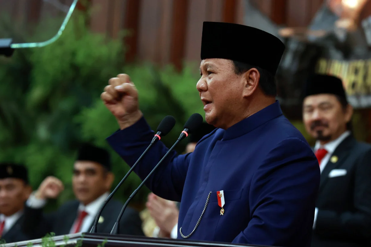 Prabowo Subianto Prihatin Soal Sampah: Tantangan dan Solusi Perizinan di Indonesia