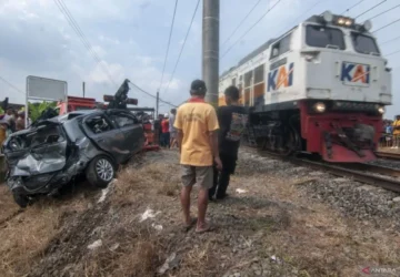 Pria Tewas Tertabrak Kereta Api Tanpa Palang di Medan