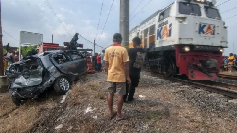 Pria Tewas Tertabrak Kereta Api Tanpa Palang di Medan