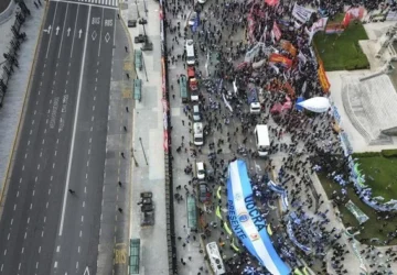 Protes Massal di Argentina Tolak Pengurangan Anggaran Pendidikan oleh Presiden Milei