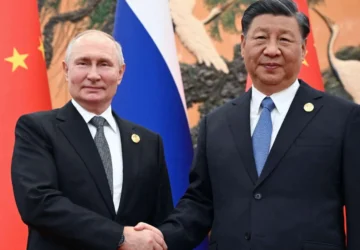 Putin dan Xi Jinping Jadi Hiasan Boneka Rusia: Simbol Eratnya Hubungan Bilateral