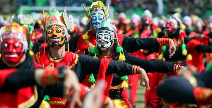 Rayakan Hari Tari Sedunia, 150 Penari Topeng Mengadirikan TMII