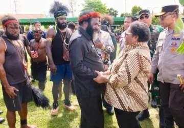 Ritual Adat Damai Perang Suku di Wamena: Wamendagri Kawal Patah Panah