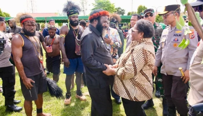 Ritual Adat Damai Perang Suku di Wamena: Wamendagri Kawal Patah Panah