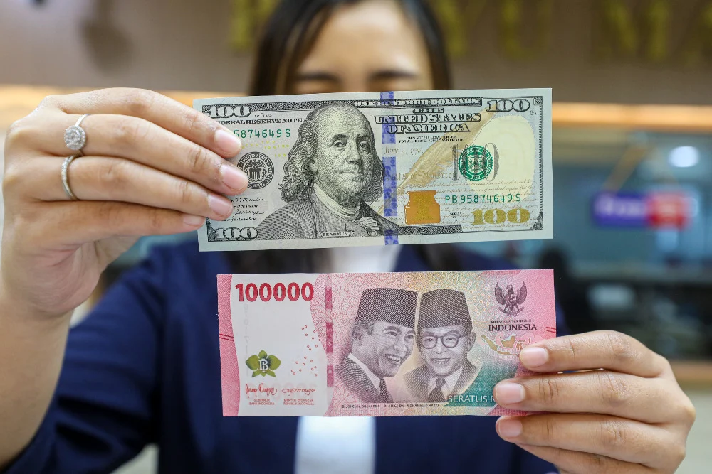 Rupiah Anjlok: Tembus 17.500 per USD di Tengah Ketidakpastian Global