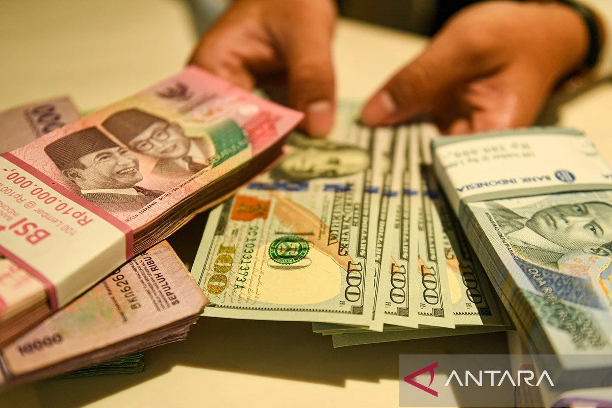 Rupiah Melemah Akibat Sinyal Fed Funds Rate Naik