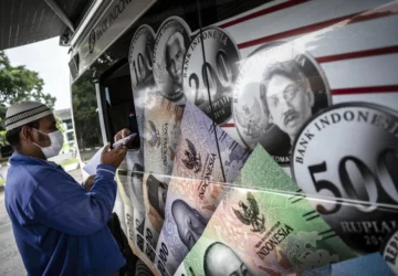 Rupiah Terpuruk: Indonesia Hadapi Rekor Terendah di Pasar Global