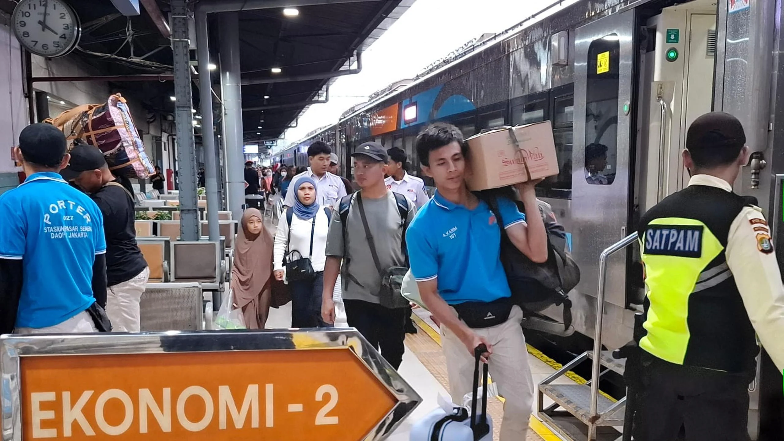 Senggolan Kereta di Pasar Senen, Jalur Berangsur Normal