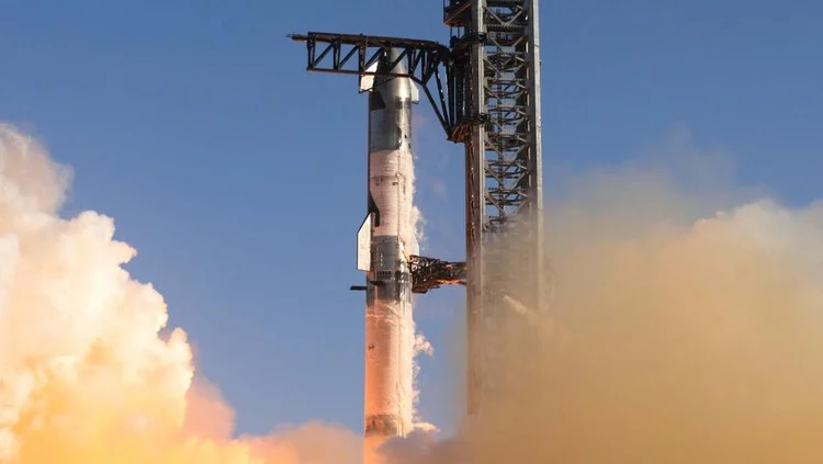 SpaceX Sukses Uji Terbang Roket Terkuat Starship V3, Misi ke Mars Makin Dekat