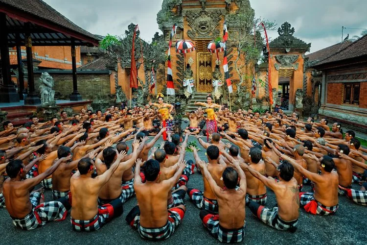 Tarian Kecak di Bali: Menyuratkan Kemenangan Baik Atas Jahanam
