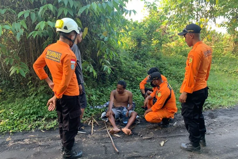 Tim SAR Berjuang Evakuasi Pendaki di Tengah Erupsi Gunung Dukono
