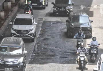 Waspada! Perbedaan Tinggi Jalan di Rasuna Said Mengancam Pengendara