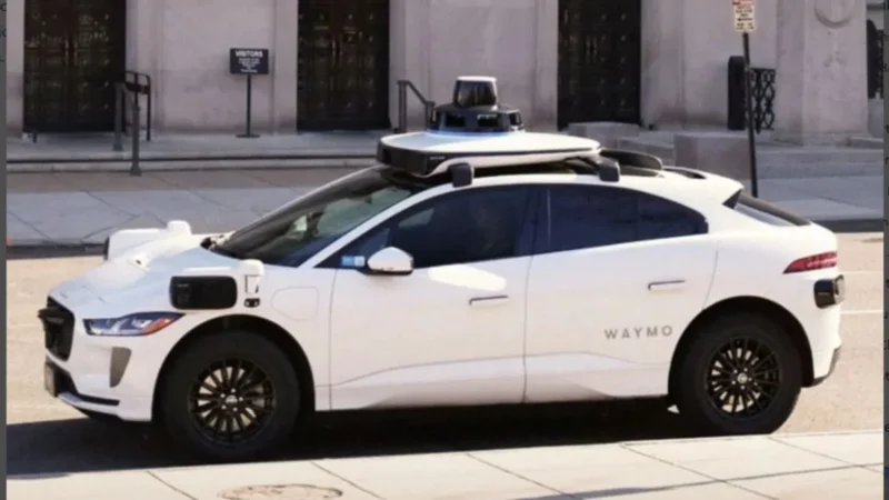 Waymo Hentikan Layanan Robotaksi di Lima Kota AS Akibat Cuaca Ekstrem