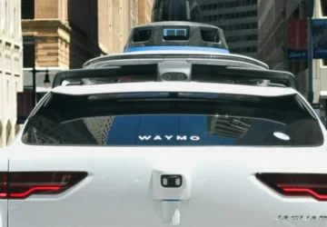 Waymo Hentikan Operasional Robotaxi di Empat Kota AS karena Banjir