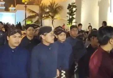 Anak Muda Meningkatkan Antusiasme Terhadap Tradisi Mubeng Beteng di Yogyakarta