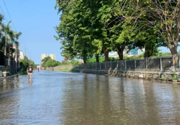 Banjir Genangi Surabaya: Wali Kota Eri Cahyadi Minta Maaf