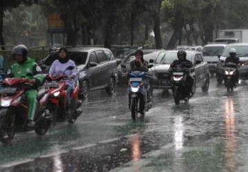 Cuaca Jakarta Hari Ini: Berpotensi Hujan Ringan, Siapkan Dirimu!
