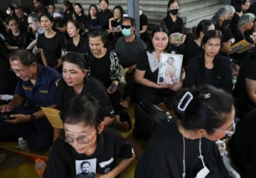 Duka Warga Thailand: Putri Ba Bajrakitiyabha Meninggal, Masyarakat Memadamkan Api Api di Istana Agung