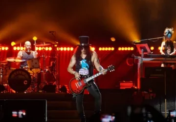Guns N’ Roses Hadirkan Artwork Eksklusif di Konser Jakarta