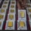Harga Emas yang Naik-Turun Sulit Diproyeksi, Investor Pilih Tahan Aset