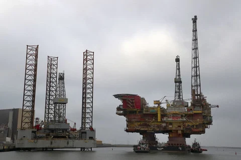 Harga Minyak Menguat: Pasar Cermati Perkembangan di Selat Hormuz