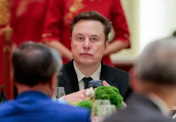 Harga Minyak Terendah dan Elon Musk Jadi Triliuner Pertama di Dunia