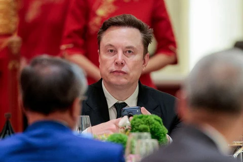 Harga Minyak Terendah dan Elon Musk Jadi Triliuner Pertama di Dunia