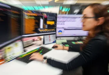 IHSG Melesat 2,71 Persen, Rupiah Menguat ke Rp 17.944 per Dolar AS