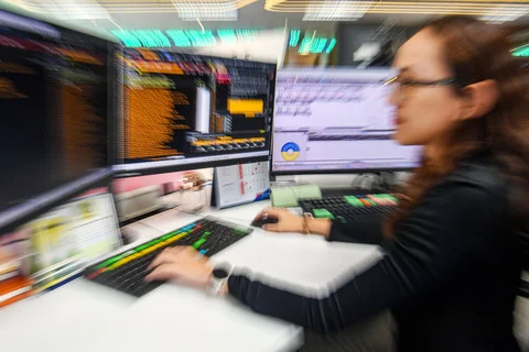 IHSG Melesat 2,71 Persen, Rupiah Menguat ke Rp 17.944 per Dolar AS