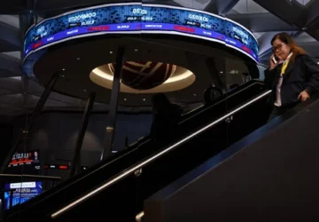 IHSG Sesi 1 Melonjak 2,69% ke Rekor Tertinggi