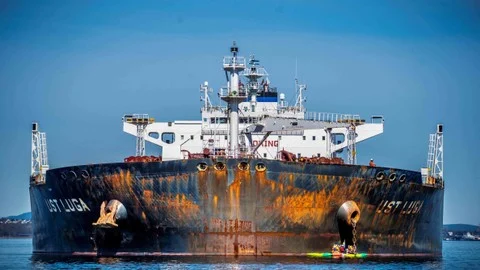 Inggris Cegat Kapal Tanker Armada Bayangan Rusia: Operasi yang Membuat Rusia Terlihat Lebih Lemah