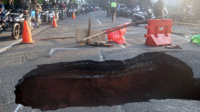 Jakarta Waspadai Sinkhole, Banyak Ruas Jalan Berpotensi Mengalami Kejadian Buruk