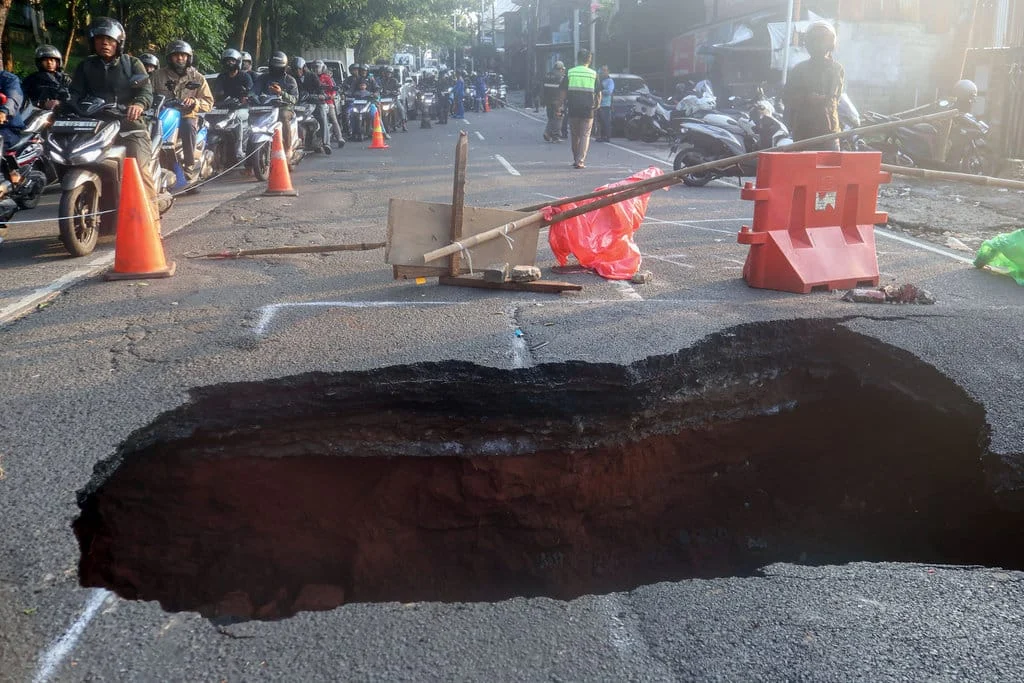 Jakarta Waspadai Sinkhole, Banyak Ruas Jalan Berpotensi Mengalami Kejadian Buruk