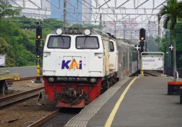 KAI Berhenti Luar Biasa di Stasiun Jatinegara Akibat Aksi Unjuk Rasa Mahasiswa
