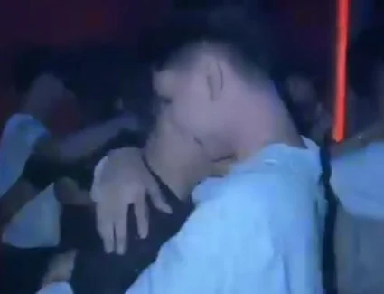 Karawang: Video Pria-Pria Saling Berpelukan Mengundang Kritik