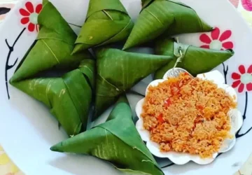 Kuliner Legendaris Sumpil Khas Kaliwungu: Mengunyah Filosofi dalam Sebungkus Daun Bambu