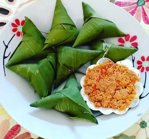 Kuliner Legendaris Sumpil Khas Kaliwungu: Mengunyah Filosofi dalam Sebungkus Daun Bambu