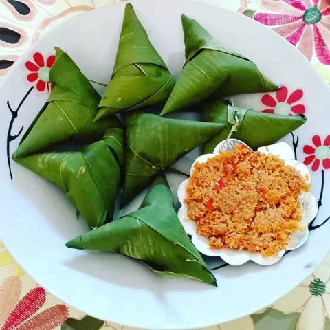 Kuliner Legendaris Sumpil Khas Kaliwungu: Mengunyah Filosofi dalam Sebungkus Daun Bambu