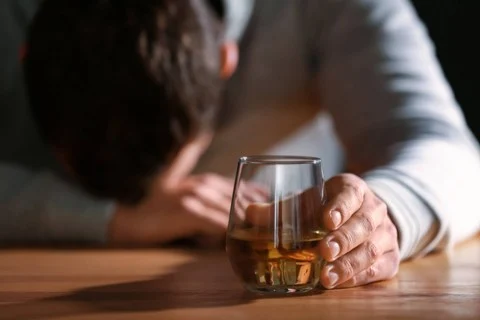 Lurah dan ASN Digerebek saat Pesta Miras di Kendari: Kasus Prostitusi dan Minuman Keras